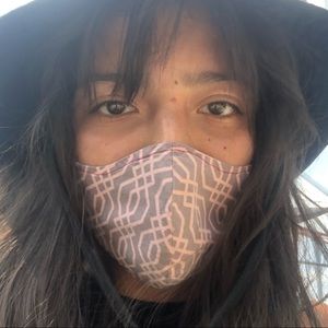 Meet your Posher, Debora